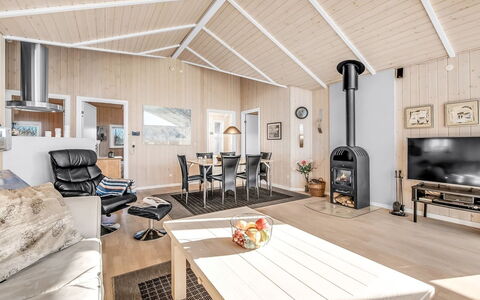 Asgard - 800M to the Fjord: Dak, Huis, Huis, Verblijf, Deur, Siding, Dek, Veranda, Plank, Hardwood