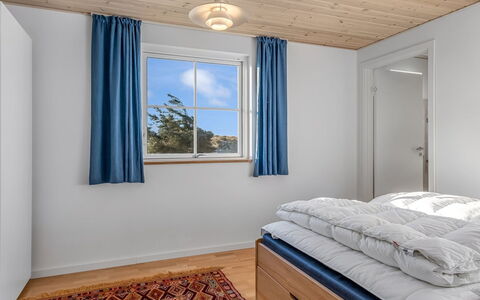 Kaapo - 300M from the Sea: Interieur Ontwerp, Hout, Flooring, Plafond, Verdieping, Slaapkamer, Meubilair, Bed, Kamer, Verlichting