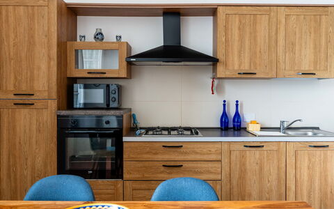Casa Sole Mare: Hout, Keuken, Cabinetry, Meubilair, Toestel Van De Keuken, Major Appliance, Fornuis, Gasfornuis, Fornuis, Countertop