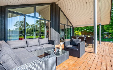 Erlinda - 300M from the Sea: Huis, Huis, Deur, Dak, Verblijf, Landgoed, Tuin, Schaduw, Siding, Werf