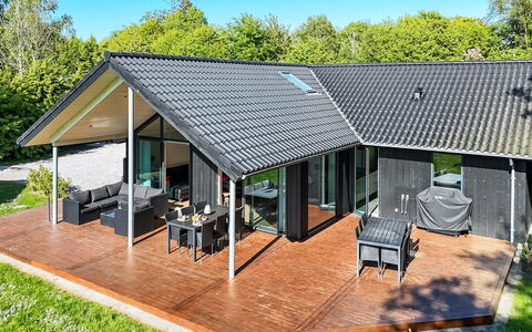 Erlinda - 300M from the Sea: Huis, Huis, Deur, Dak, Verblijf, Landgoed, Tuin, Schaduw, Siding, Werf