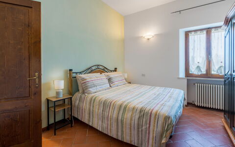 Agriturismo Agresto Apartments And Cottage, Pool,: Interieur Ontwerp, Muur, Meubilair, Hout, Flooring, Plafond, Kamer, Verdieping, Slaapkamer, Bed