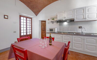 Rustico Apartment with Pool, Casole D'Elsa: Interieur Ontwerp, Meubilair, Flooring, Plafond, Keuken, Verdieping, Toestel Van De Keuken, Kamer, Cabinetry, Countertop