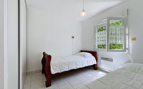 Le Chant des Sables: Muur, Bed, Flooring, Verdieping, Slaapkamer, Interieur Ontwerp, Plafond, Kamer, Laken, Bedding