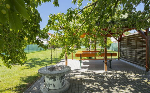 Gyula: Schaduw, Tuin, Park, Outdoor Structuur, Backyard, Eco Hotel, Pergola