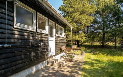 Hansa - 3Km from the Sea: Hout, Huis, Veranda, Dek, Hardwood, Dak, Beits, Houten Vloer, Eco Hotel