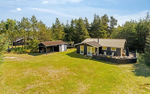 Hansa - 3Km from the Sea: Hout, Huis, Veranda, Dek, Hardwood, Dak, Beits, Houten Vloer, Eco Hotel
