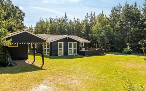 Hansa - 3Km from the Sea: Hout, Huis, Veranda, Dek, Hardwood, Dak, Beits, Houten Vloer, Eco Hotel