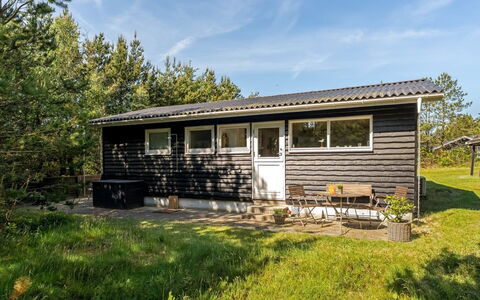 Hansa - 3Km from the Sea: Hout, Huis, Veranda, Dek, Hardwood, Dak, Beits, Houten Vloer, Eco Hotel