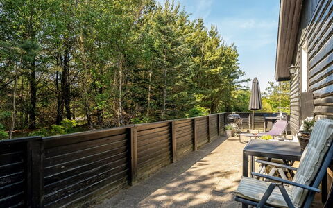 Hansa - 3Km from the Sea: Hout, Huis, Veranda, Dek, Hardwood, Dak, Beits, Houten Vloer, Eco Hotel