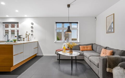 Afke - 700M from the Sea: Dak, Huis, Deur, Verblijf, Schaduw, Siding, Werf, Landgoed, Backyard