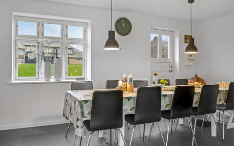 Afke - 700M from the Sea: Dak, Huis, Deur, Verblijf, Schaduw, Siding, Werf, Landgoed, Backyard
