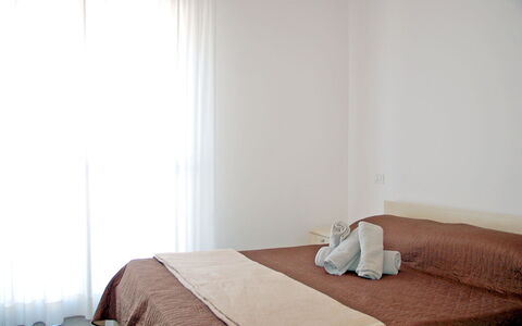 Marconi Seaside Residence, Pool, Wifi, Abruzzo: Meubilair, Interieur Ontwerp, Bed, Verdieping, Slaapkamer, Flooring, Hout, Kamer, Laken, Bedding