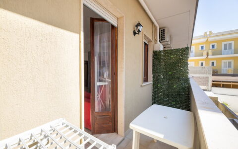 Gallipoli Apartment Ac, Seaside: Hout, Verdieping, Flooring, Beits, Balkon, Tegel