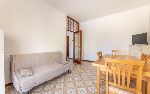 Vico Apartment Balcony, Gallipoli: Flooring, Verdieping, Hout, Interieur Ontwerp, Kamer, Plafond, Appartement, Beits, Hardwood