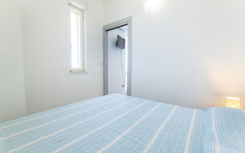Sea View Apartment, Ac Gallipoli: Muur, Interieur Ontwerp, Plafond, Verdieping, Slaapkamer, Flooring, Verlichting, Kamer, Bed, Appartement