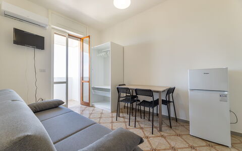Sea View Apartment, Ac Gallipoli: Flooring, Verdieping, Interieur Ontwerp, Meubilair, Hout, Appartement, Plafond, Kamer, Huis, Houten Vloer