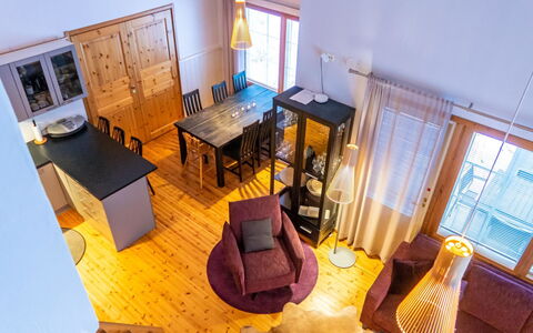 Katinkulma 2: Dak, Struik, Huis, Huis, Verblijf, Land Lot, Groundcover, Tuin, Landgoed