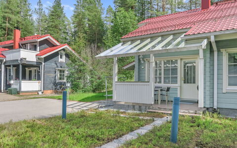 Katinkulma 2: Huis, Huis, Verblijf, Siding, Werf, Oprit, Garden Gebouwen, Veranda, Backyard
