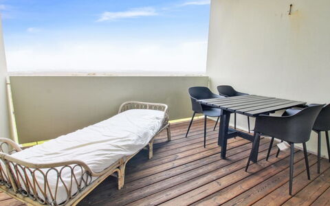 Mijat - 50M from the Sea: Landgoed, Schaduw, Oprit, Boerderij