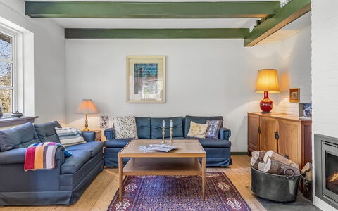 Ibbe - 3.5Km from the Sea: Meubilair, Interieur Ontwerp, Bankstel, Flooring, Verdieping, Muur, Woonkamer, Hout, Plafond, Kamer