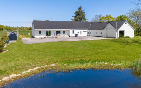 Kora - 2Km from the Sea: Hout, Huis, Veranda, Dek, Hardwood, Dak, Beits, Houten Vloer, Eco Hotel