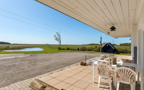 Kora - 2Km from the Sea: Hout, Huis, Veranda, Dek, Hardwood, Dak, Beits, Houten Vloer, Eco Hotel