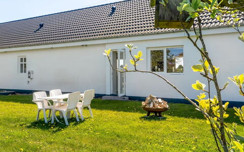 Kora - 2Km from the Sea: Hout, Huis, Veranda, Dek, Hardwood, Dak, Beits, Houten Vloer, Eco Hotel