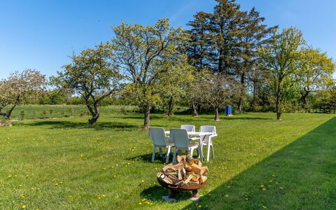 Kora - 2Km from the Sea: Hout, Huis, Veranda, Dek, Hardwood, Dak, Beits, Houten Vloer, Eco Hotel