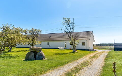 Kora - 2Km from the Sea: Hout, Huis, Veranda, Dek, Hardwood, Dak, Beits, Houten Vloer, Eco Hotel