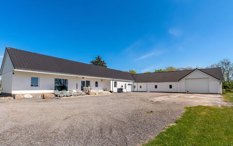 Kora - 2Km from the Sea: Hout, Huis, Veranda, Dek, Hardwood, Dak, Beits, Houten Vloer, Eco Hotel
