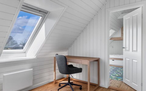Gravers - 150M from the Sea: Dak, Huis, Huis, Verblijf, Deur, Siding, Dek, Veranda, Plank, Hardwood