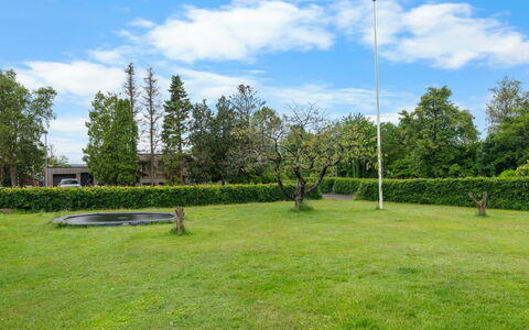Gravers - 150M from the Sea: Dak, Huis, Huis, Verblijf, Deur, Siding, Dek, Veranda, Plank, Hardwood