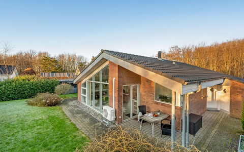 Takenya - 350M to the Fjord: Dak, Huis, Huis, Verblijf, Deur, Siding, Dek, Veranda, Plank, Hardwood