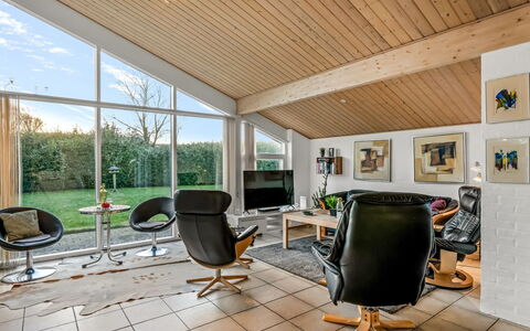 Takenya - 350M to the Fjord: Dak, Huis, Huis, Verblijf, Deur, Siding, Dek, Veranda, Plank, Hardwood