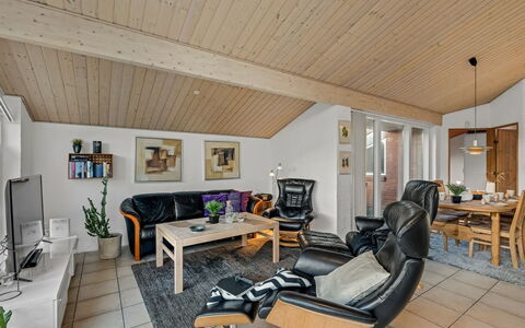 Takenya - 350M to the Fjord: Dak, Huis, Huis, Verblijf, Deur, Siding, Dek, Veranda, Plank, Hardwood