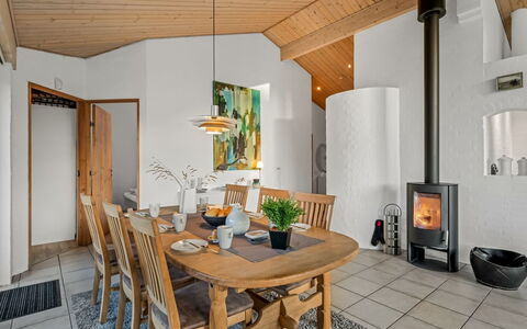 Takenya - 350M to the Fjord: Dak, Huis, Huis, Verblijf, Deur, Siding, Dek, Veranda, Plank, Hardwood