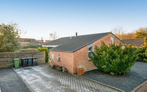 Takenya - 350M to the Fjord: Dak, Huis, Huis, Verblijf, Deur, Siding, Dek, Veranda, Plank, Hardwood