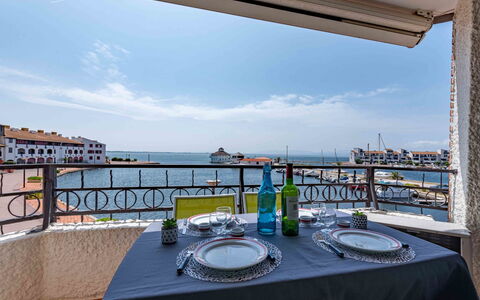 Sombrero: Waterweg, Boot, Watercraft, Balkon, Zee, Jachthaven, Schaduw, Stoel, Haven, Dok