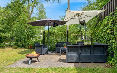 Aija - 175M from the Sea: Hout, Meubilair, Appartement, Kamer, Plafond, Beits, Stoel, Hardwood, Vernis, Timmerhout