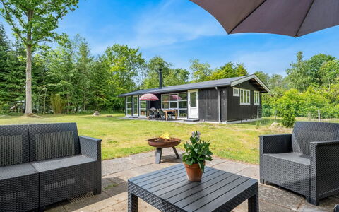 Aija - 175M from the Sea: Hout, Meubilair, Appartement, Kamer, Plafond, Beits, Stoel, Hardwood, Vernis, Timmerhout