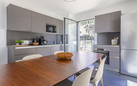 Prestige View: Meubilair, Interieur Ontwerp, Flooring, Countertop, Keuken, Hout, Cabinetry, Verdieping, Plafond, Huis