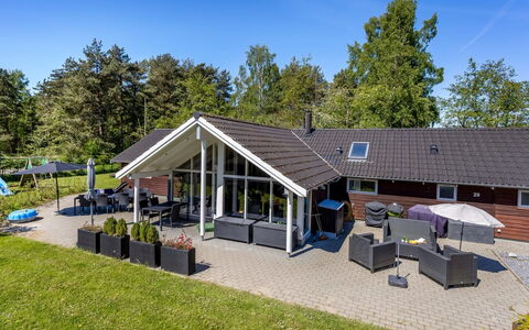 Srebrenka - 900M from the Sea: Landgoed, Schaduw, Oprit, Boerderij