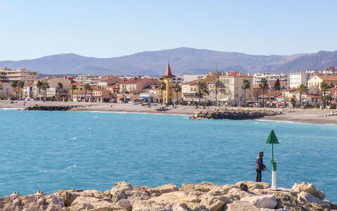 Cagnes Provencal: Lucht, Kust, Strand, Kust En Oceanic Landvormen, Kust, Zee, Zomer, Recreatie, Vakantie, Bank