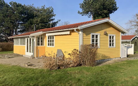 Andrine - 100M from the Sea: Dak, Huis, Huis, Verblijf, Siding, Landgoed, Oprit, Garden Gebouwen, Werf, Schuur