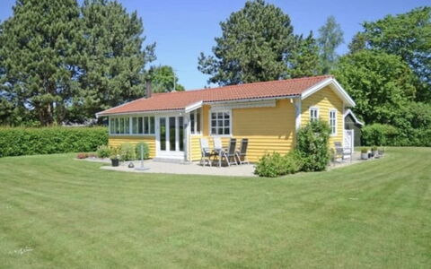 Andrine - 100M from the Sea: Dak, Huis, Huis, Verblijf, Siding, Landgoed, Oprit, Garden Gebouwen, Werf, Schuur