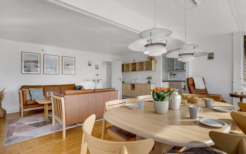 Andrine - 100M from the Sea: Dak, Huis, Huis, Verblijf, Siding, Landgoed, Oprit, Garden Gebouwen, Werf, Schuur