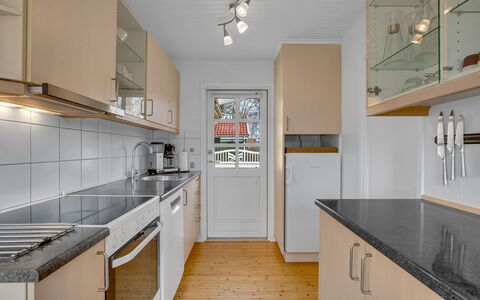 Andrine - 100M from the Sea: Dak, Huis, Huis, Verblijf, Siding, Landgoed, Oprit, Garden Gebouwen, Werf, Schuur