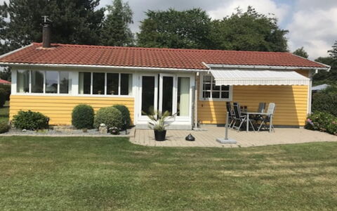 Andrine - 100M from the Sea: Dak, Huis, Huis, Verblijf, Siding, Landgoed, Oprit, Garden Gebouwen, Werf, Schuur