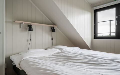 Renstråket 2002: Slaapkamer, Muur, Bed, Hout, Verdieping, Flooring, Interieur Ontwerp, Laken, Bedding, Plafond